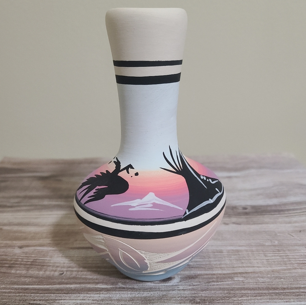 Vintage NAVAJO Pottery Vase Handmade Signed